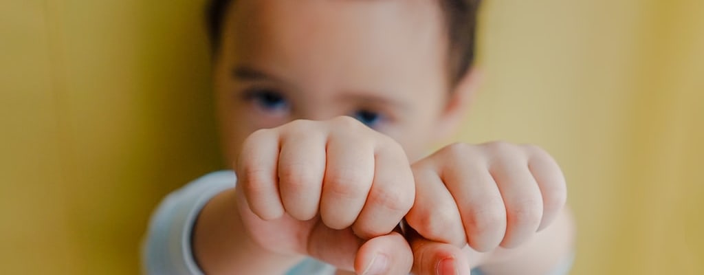 wear rose-colored glasses: Idiom Meaning and Origin - The Village Idiom