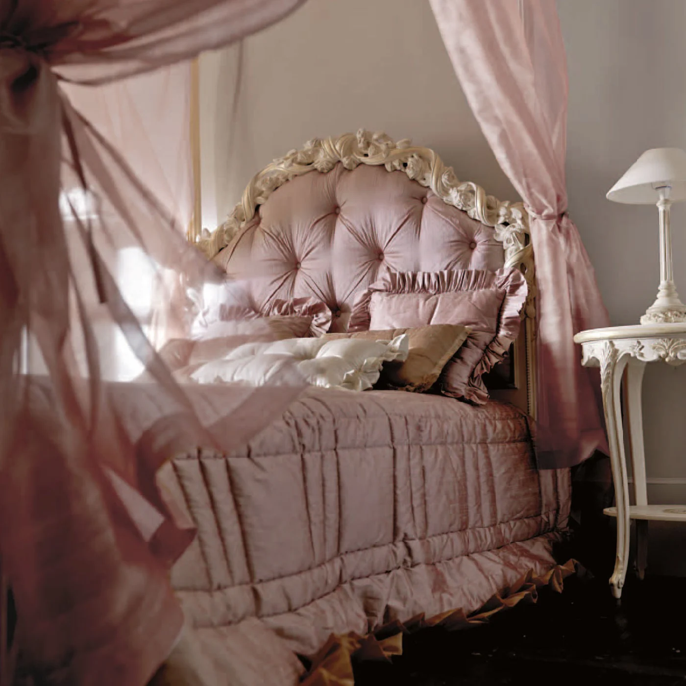 4 Poster Bed With Curtains