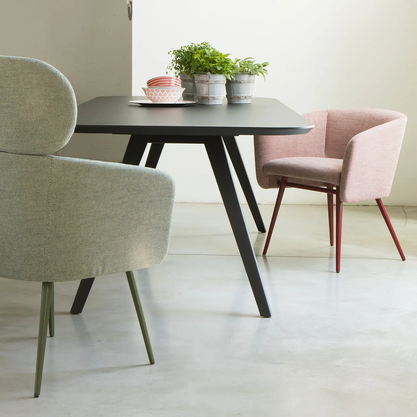 Aky Met Black Dining Table