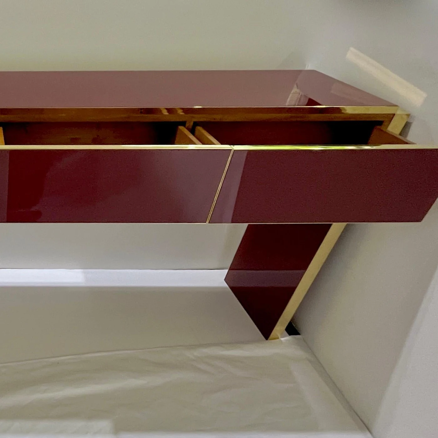 Long 4 Drawers Burgundy Wine & Brass Console Table Sideboard