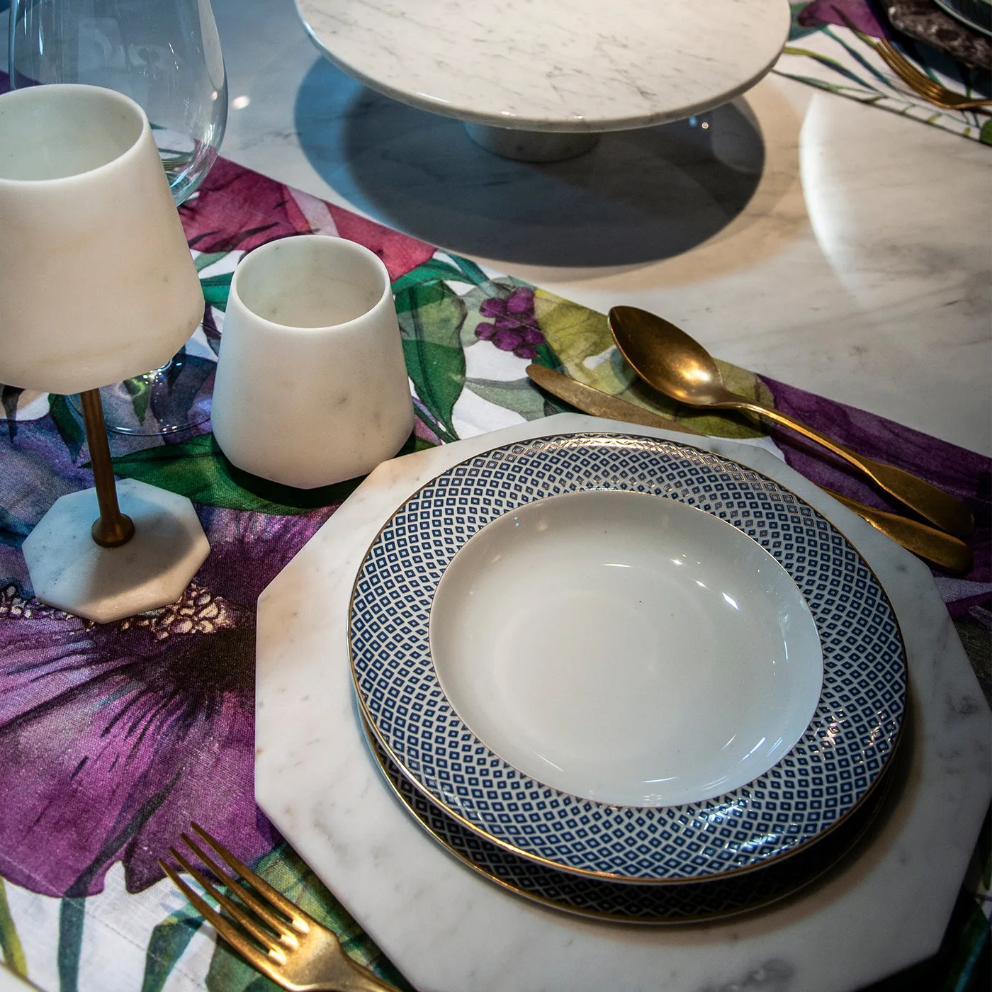 Large Arabescato Marble Dinner Plate