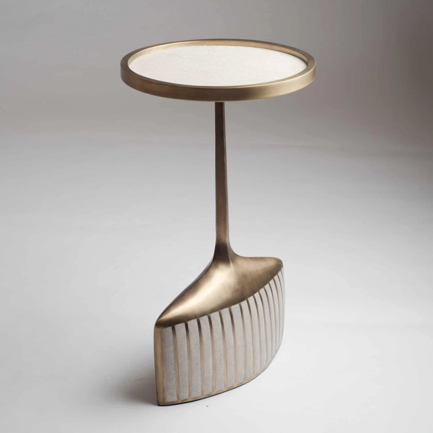 Set of 2 Black Pedestal Tables in Shagreen Shell & Brass