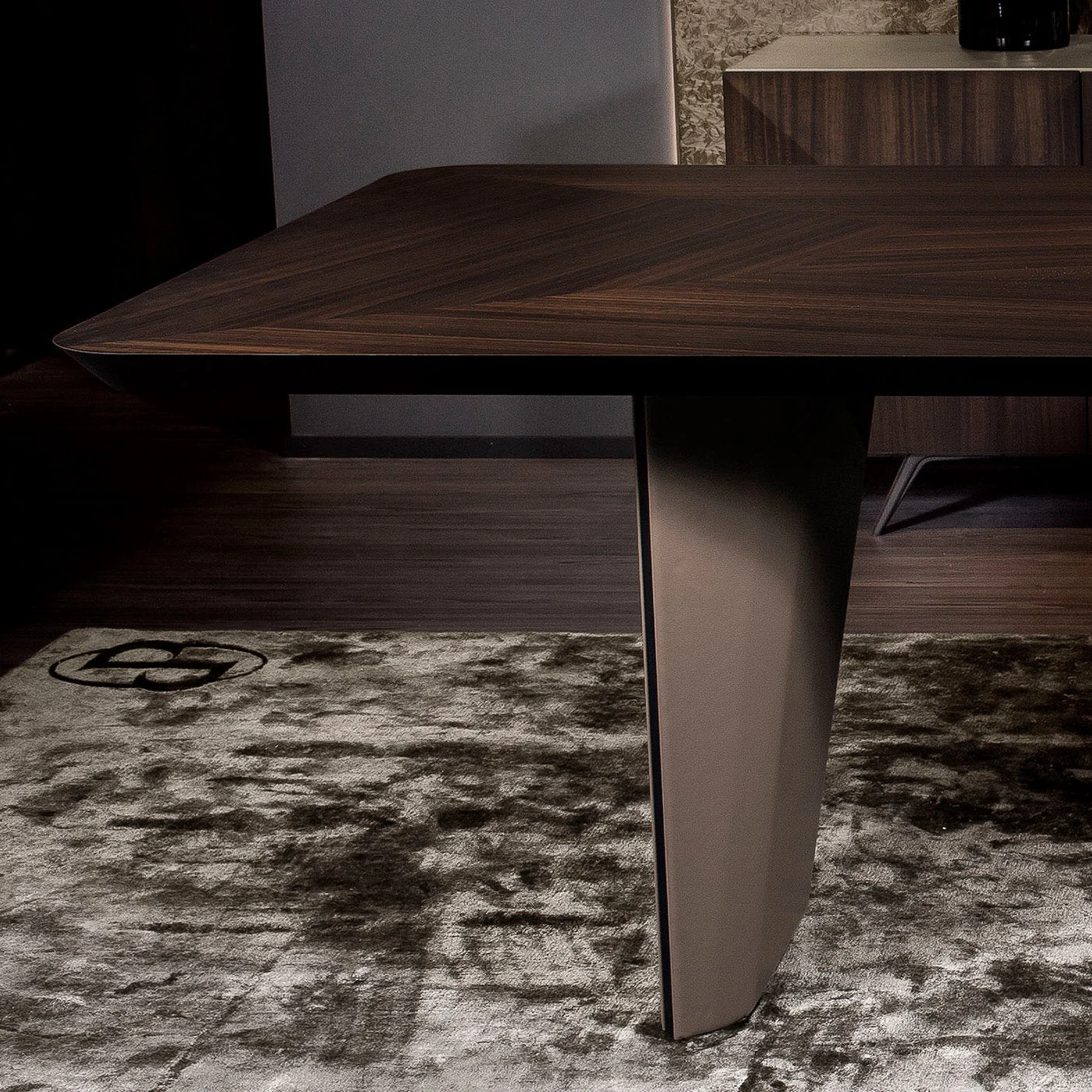 Blade 250 Dining Table