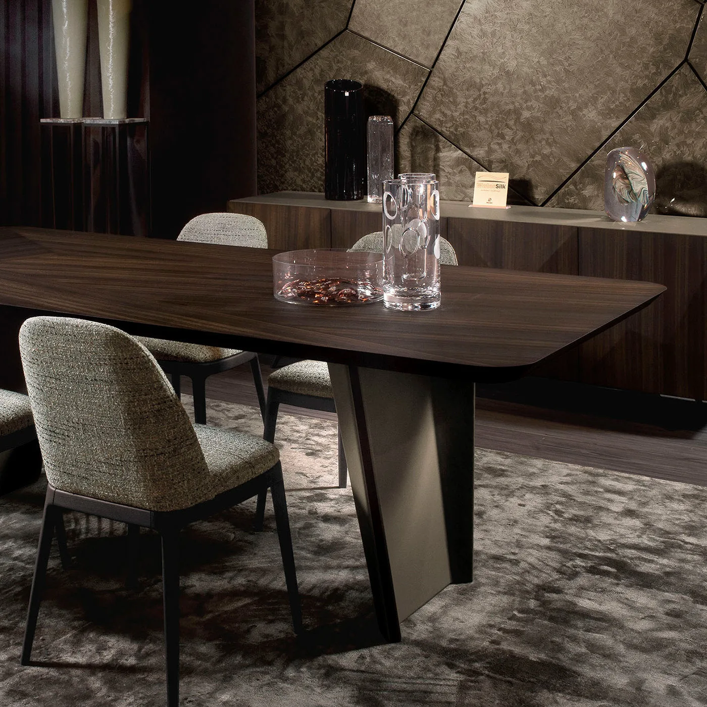 Blade 250 Dining Table