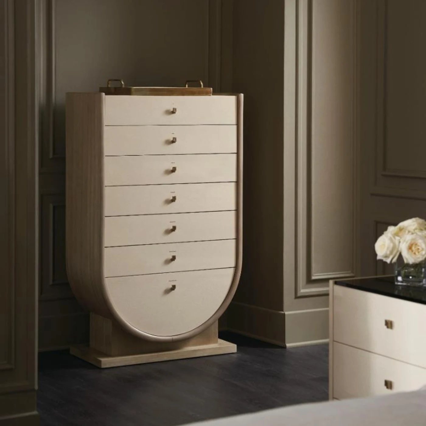 Chest of Drawers Amphora