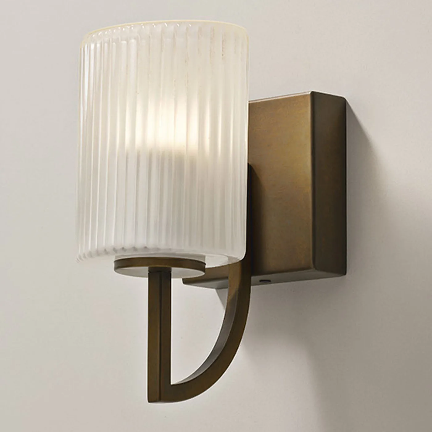 Cuspide White Glass Single Wall Lamp