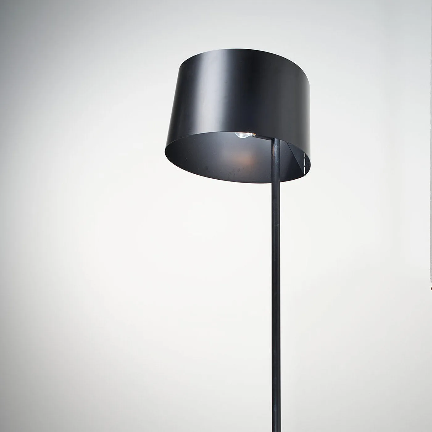 Flamenco Black Floor Light by Meneghello Paolelli Associati