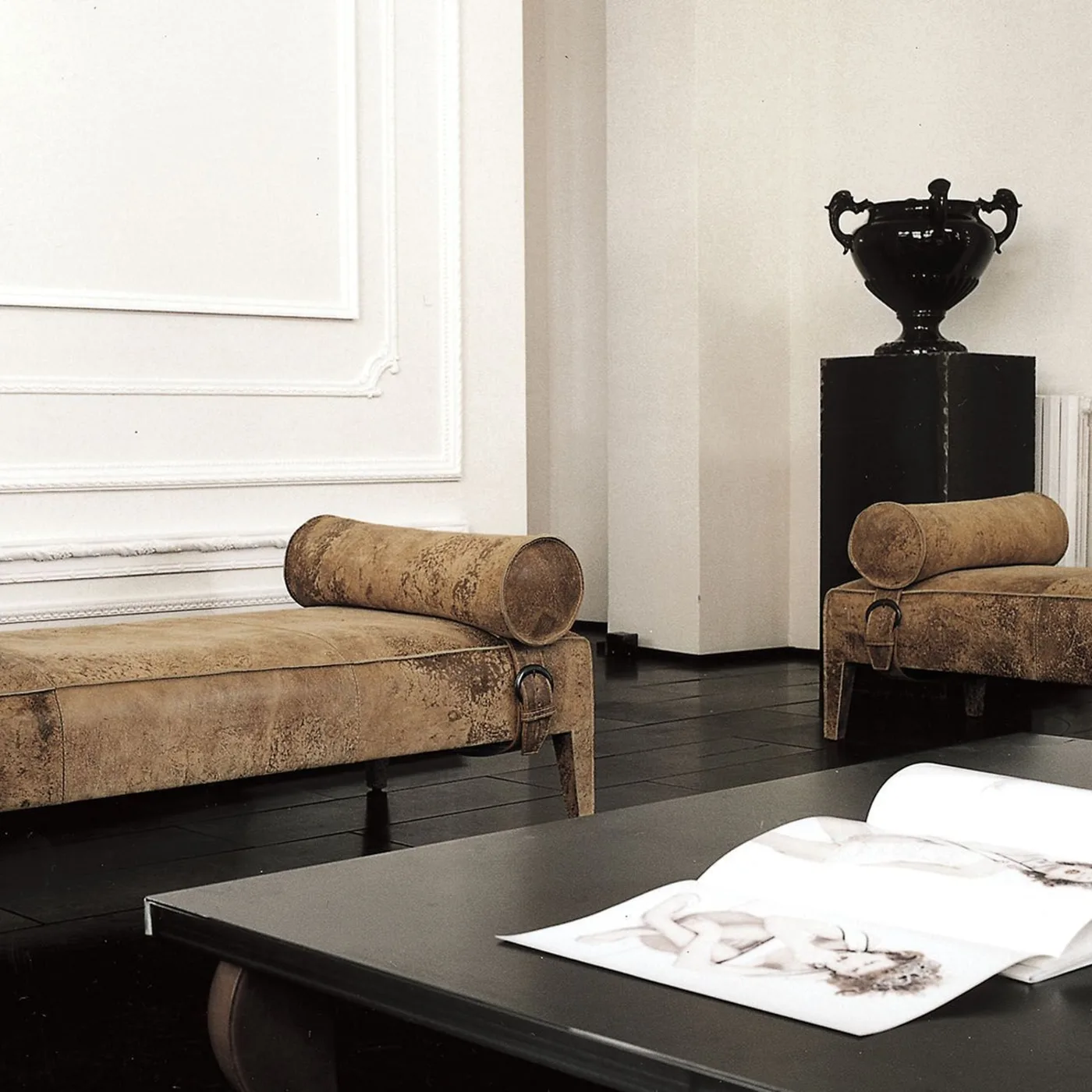 Freud Leather Day Bed