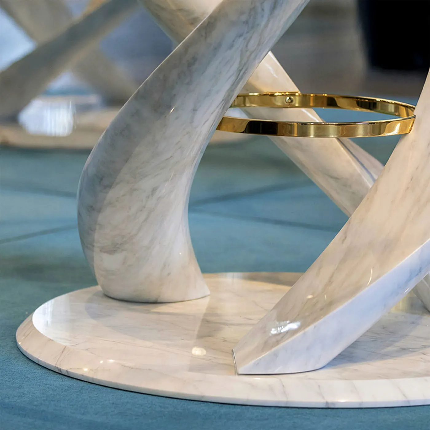 Gelso Enveloping Curved Calacatta Caldia Dining Table