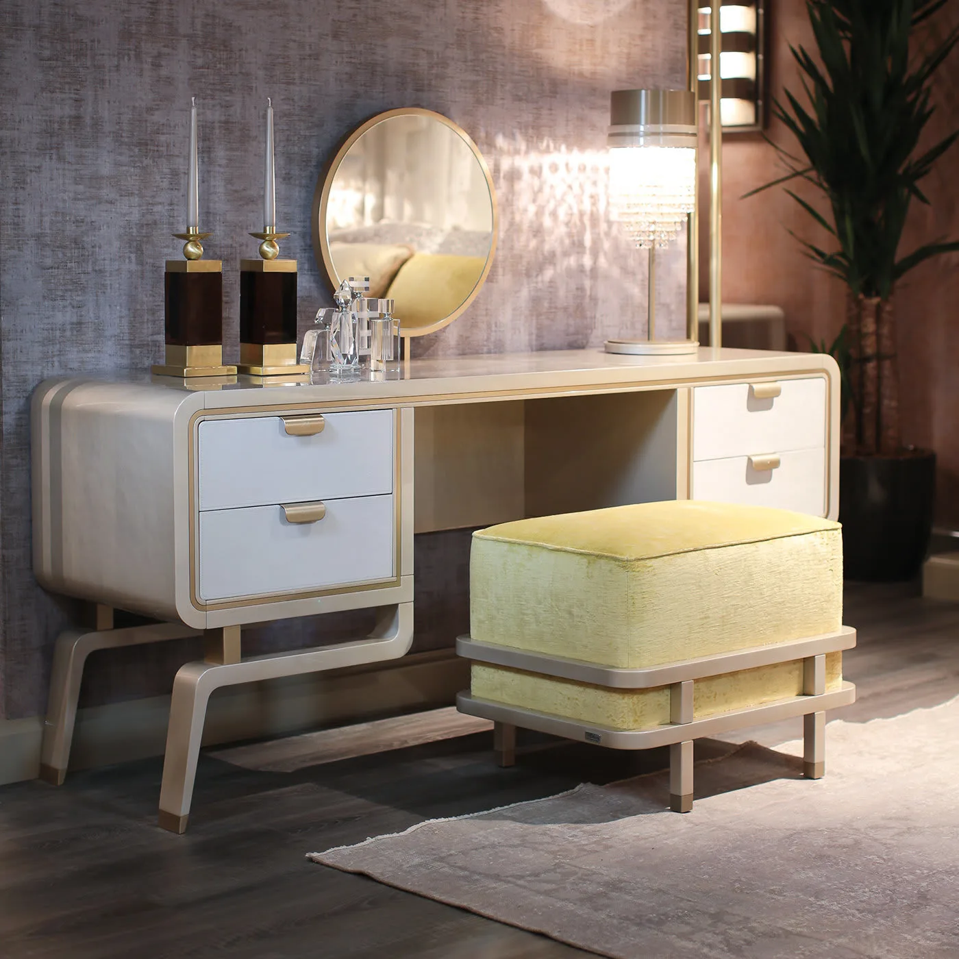 Hanami Soft Style Vanity Seat