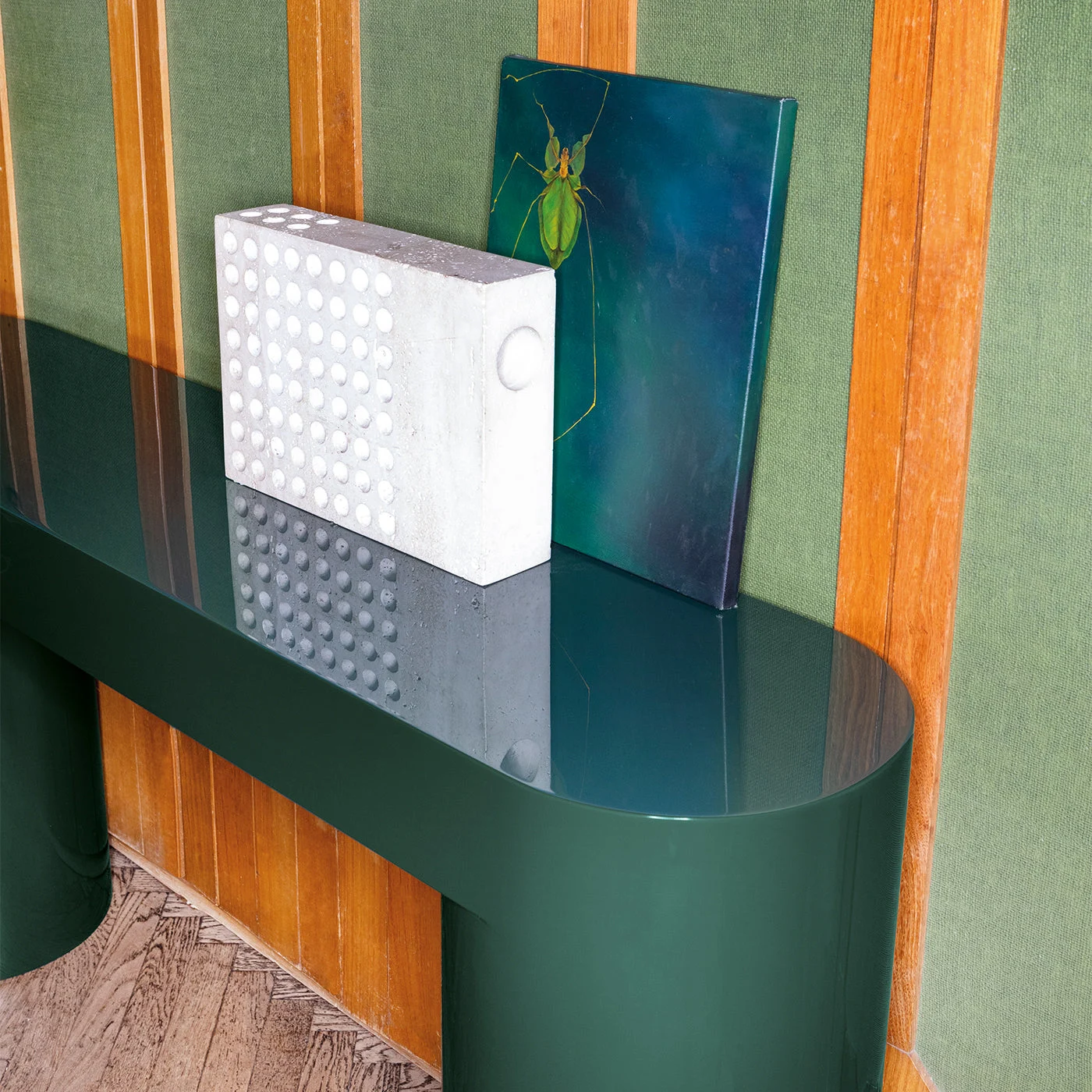 Lazy O Glossy Dark Green Console