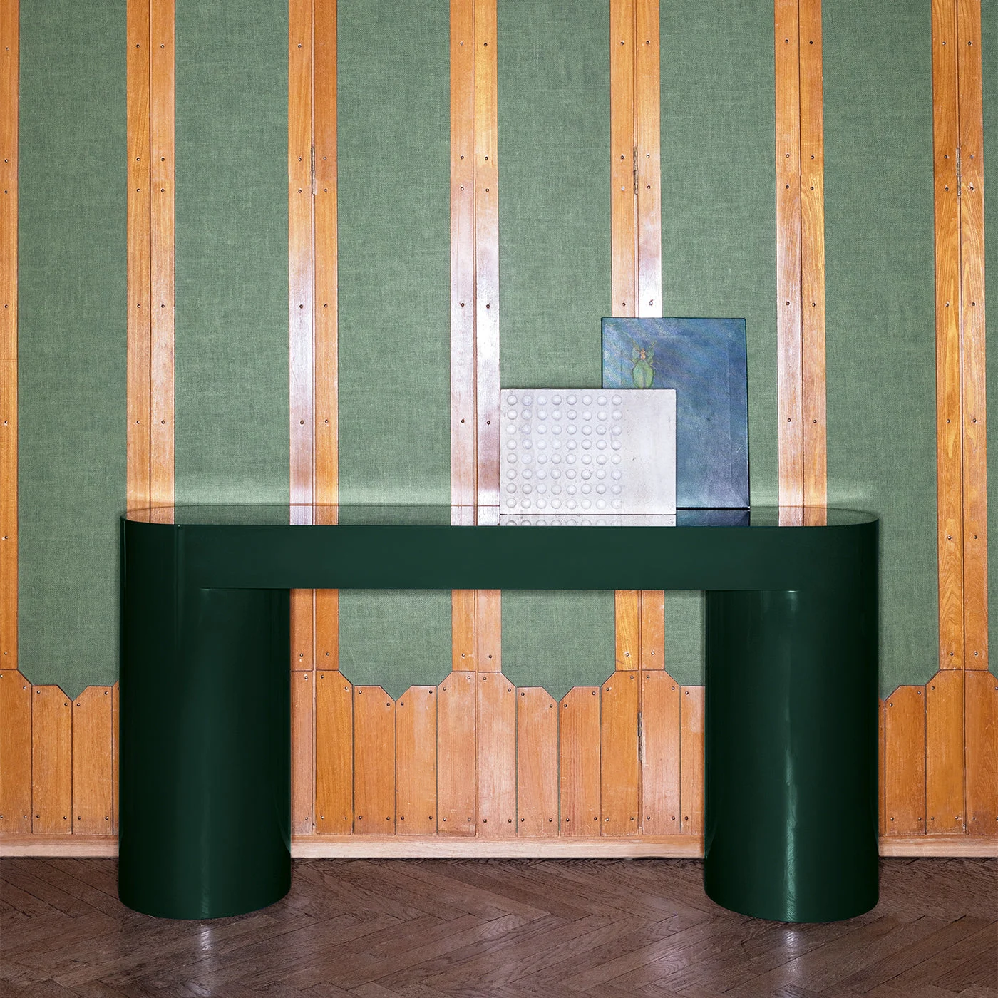 Lazy O Glossy Dark Green Console