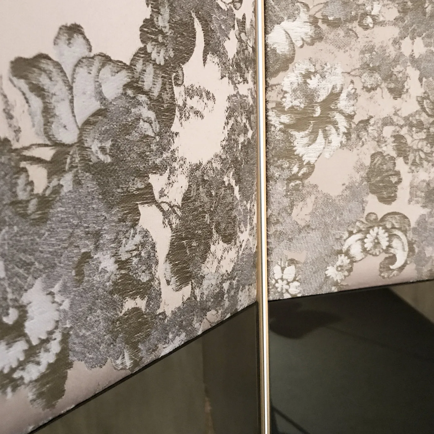 MG S05 Pink Room Divider