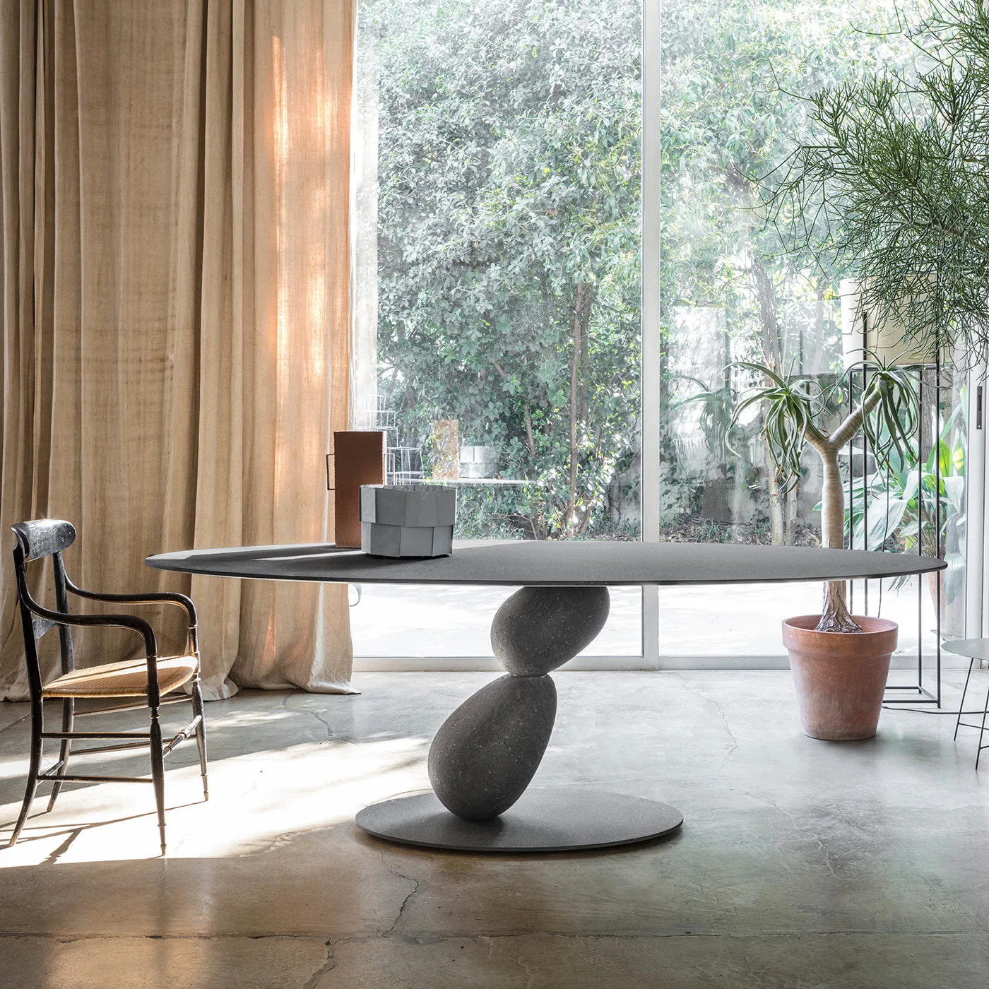 Matera Oval Dining Table by Sebastiano Tosi
