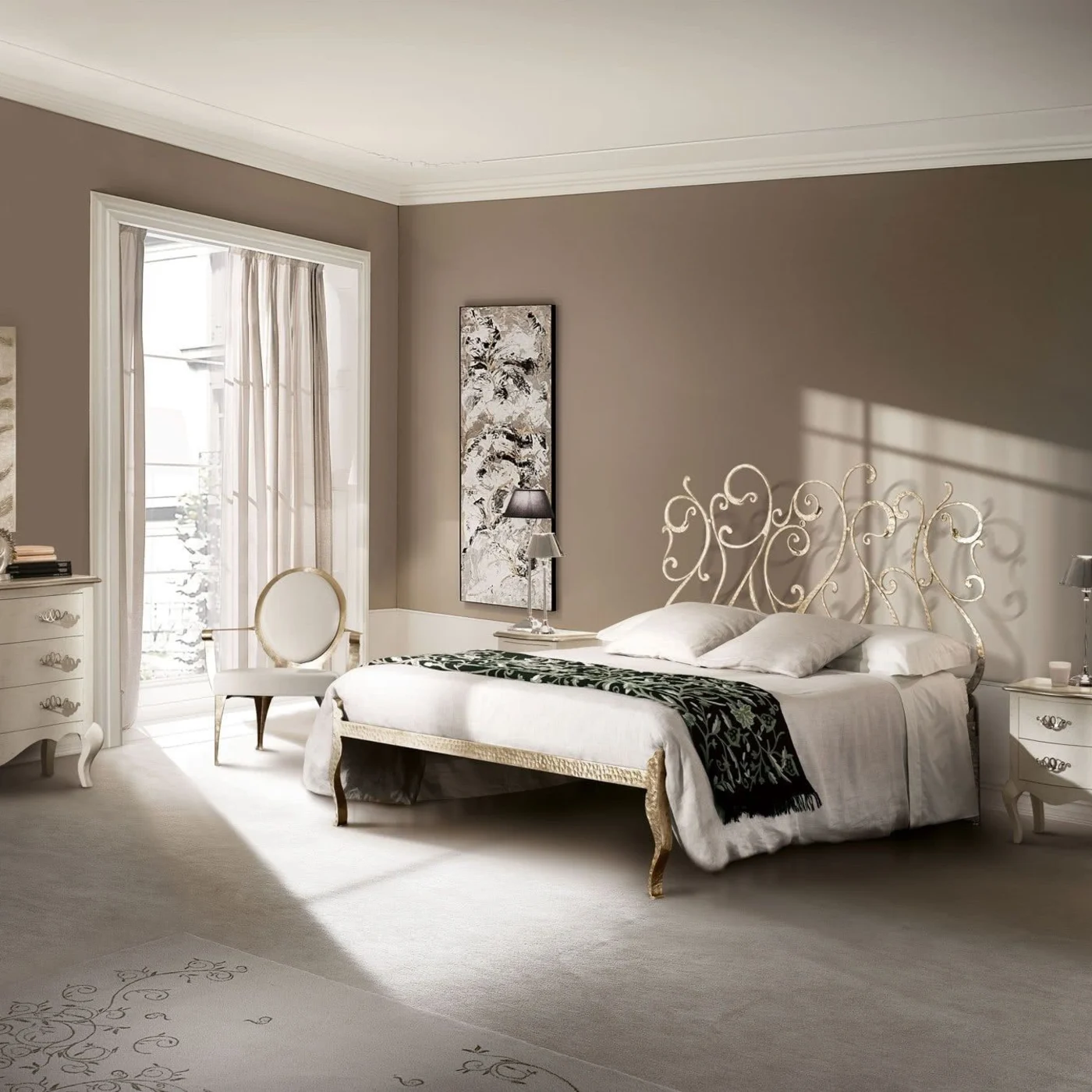 Miss Medallion Velvet Armcahir