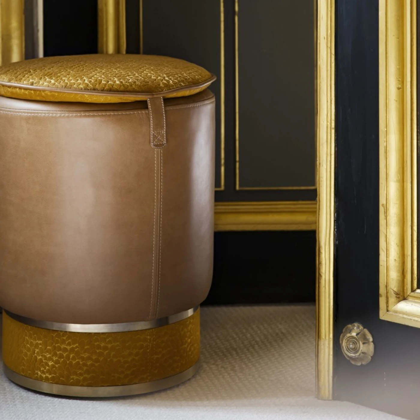 Montpensier Round Pouf