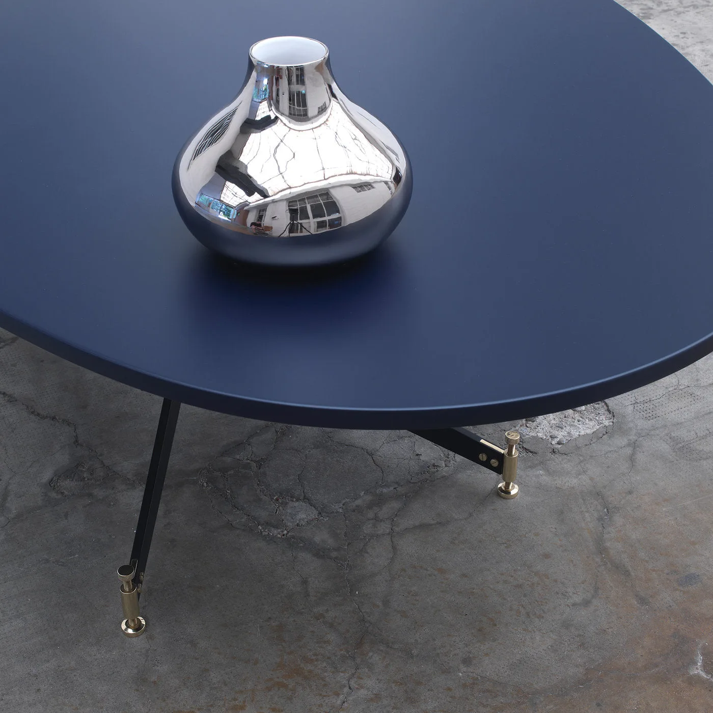 Piedi Regolabili Table By Ignazio Gardella