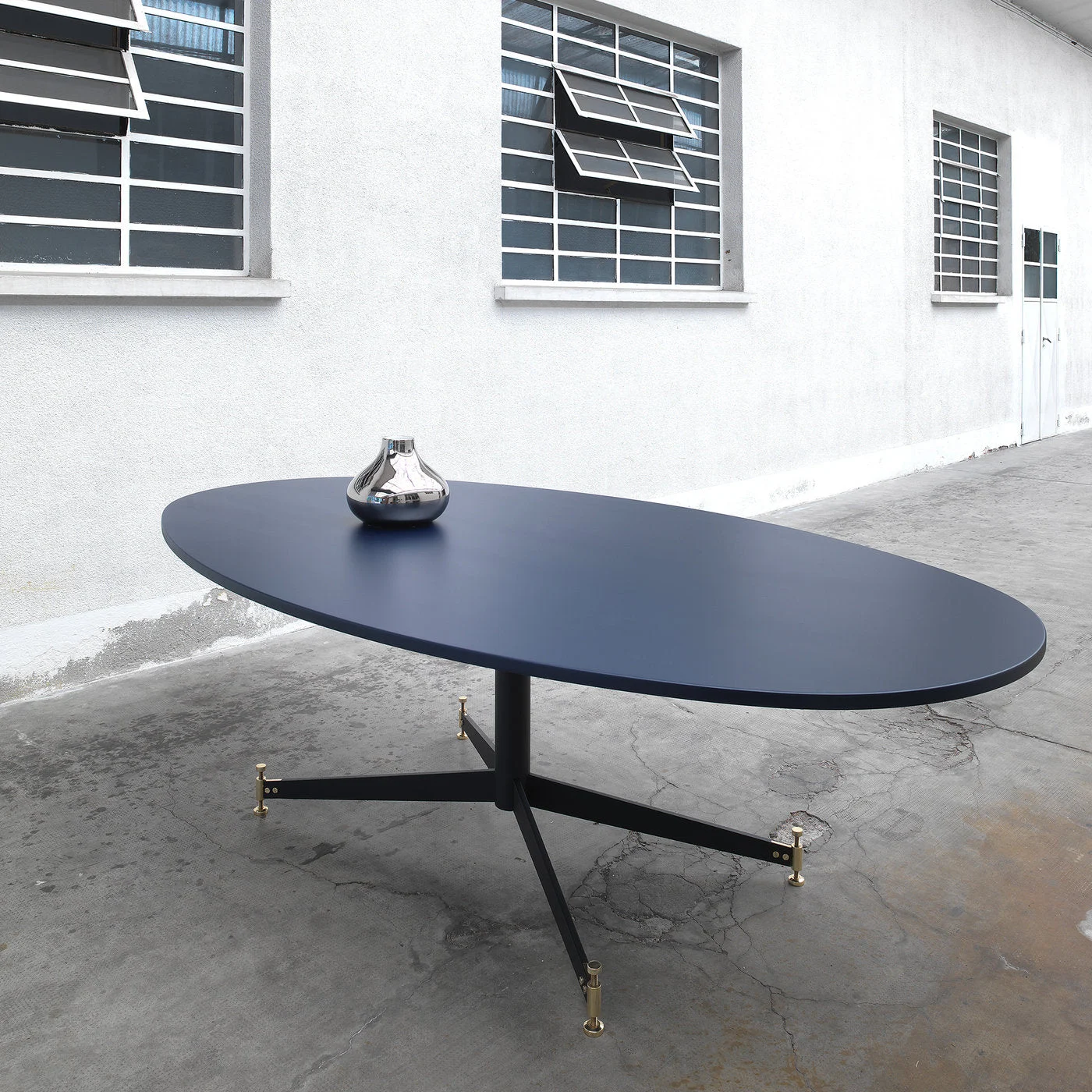 Piedi Regolabili Table By Ignazio Gardella