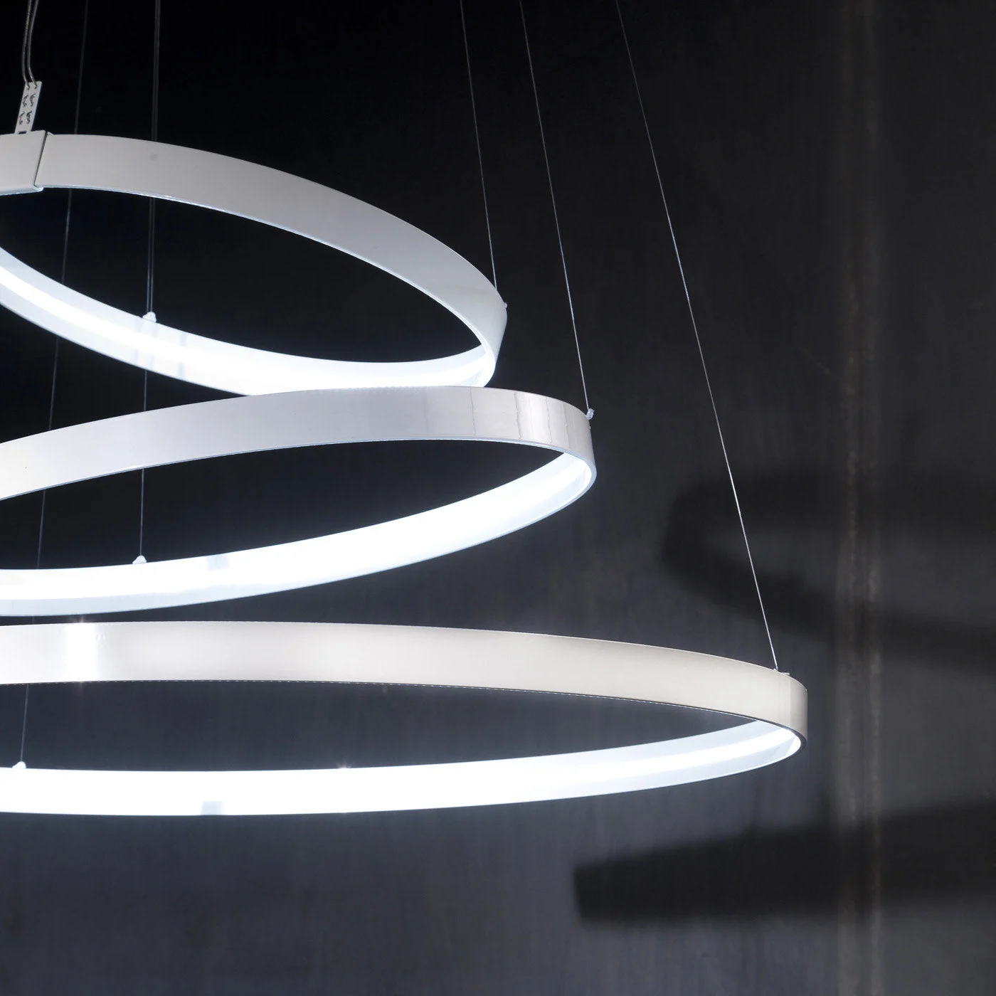 Rings Orizzontale White Pendant by Valerio Cometti