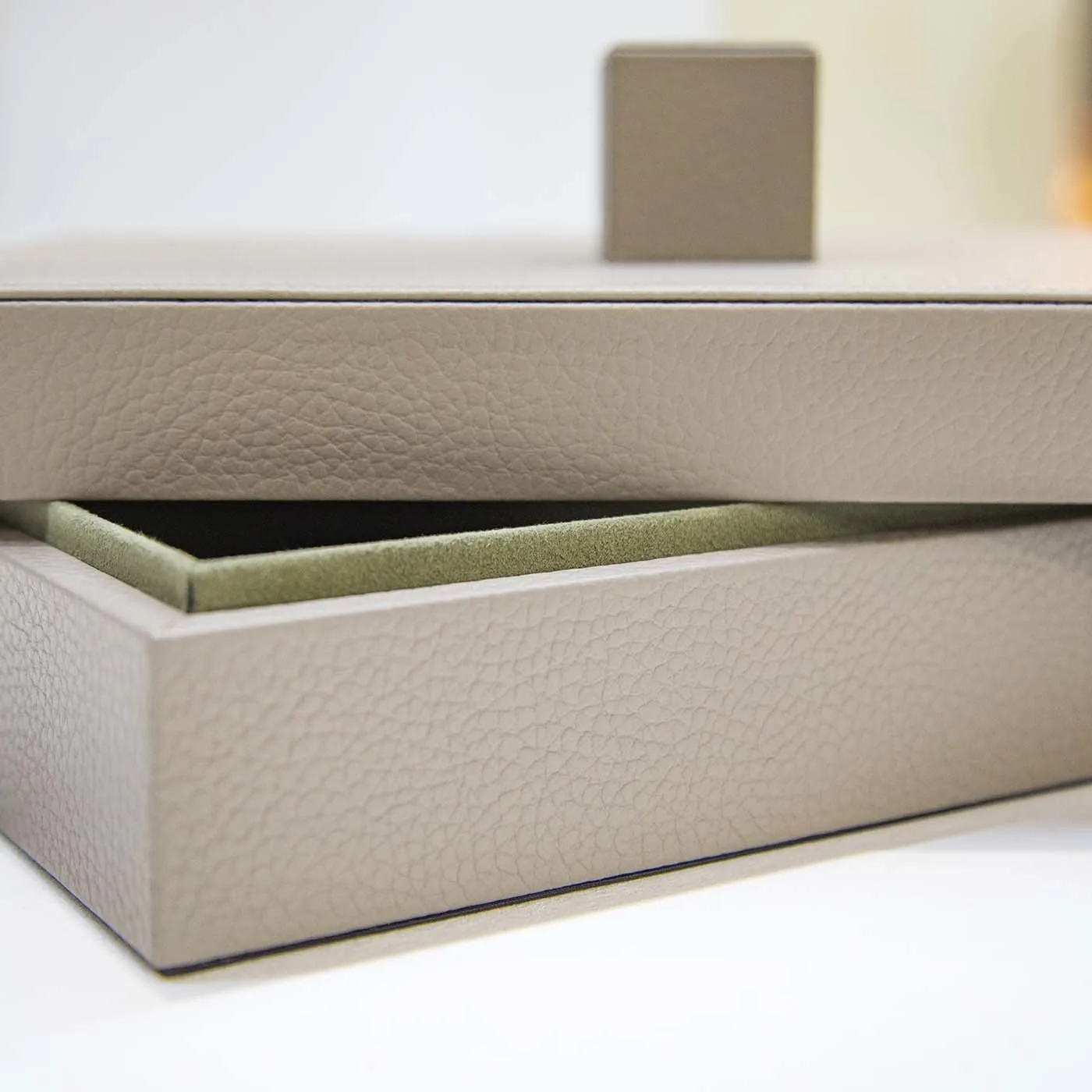 Scuretto Leather Box In Sand