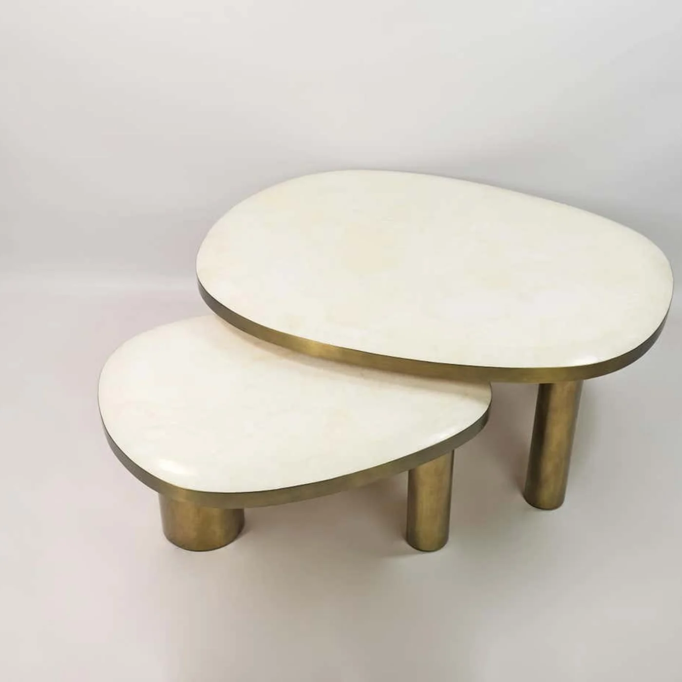 Set of 2 Organic Coffee Tables In Rock Crystal & Brass