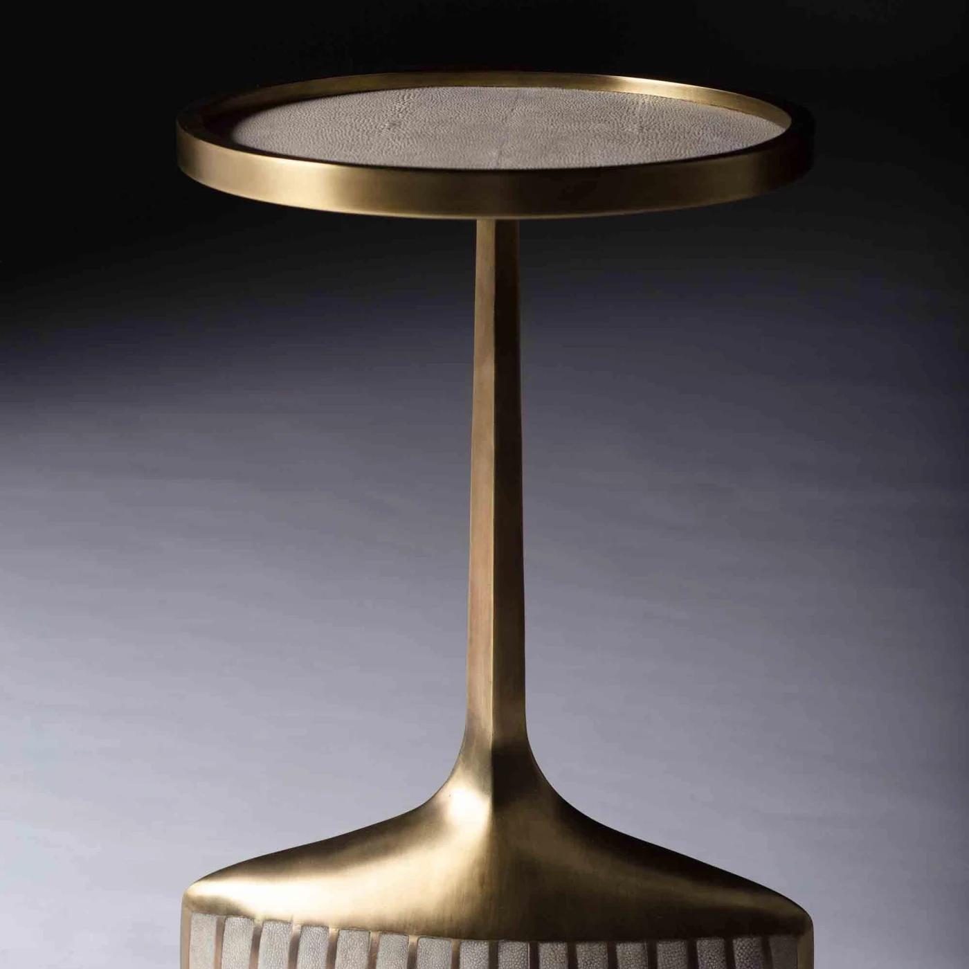 Set of 2 Pedestal Tables in Shagreen Shell & Brass