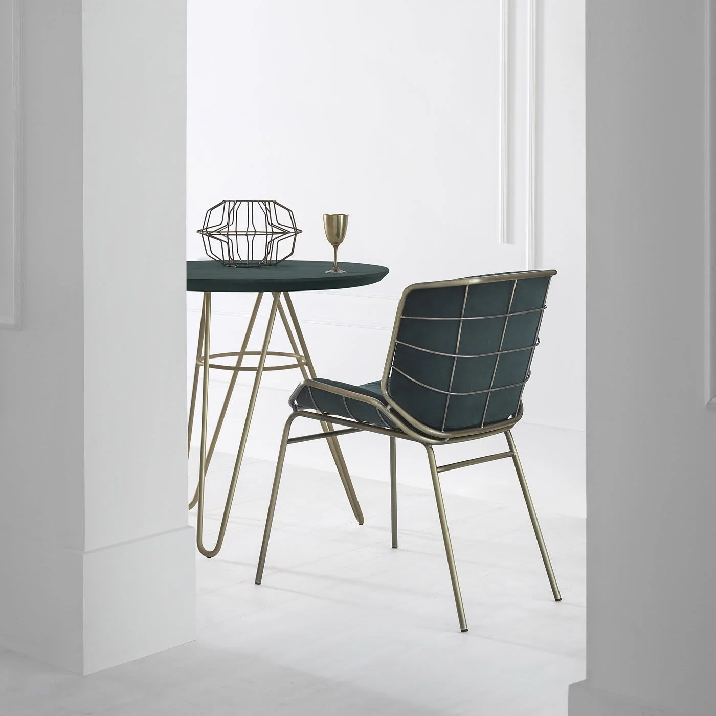Skin Met Green And Gray Chair By Giacomo Cattani