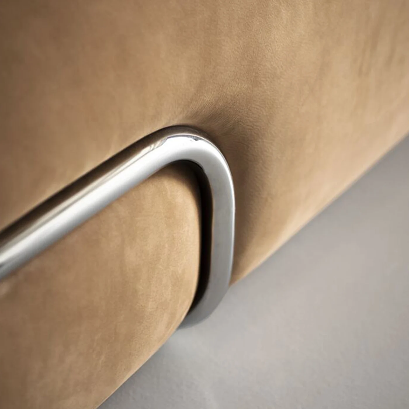 So Soft Kashmir Cuir Daybed By Studiopepe