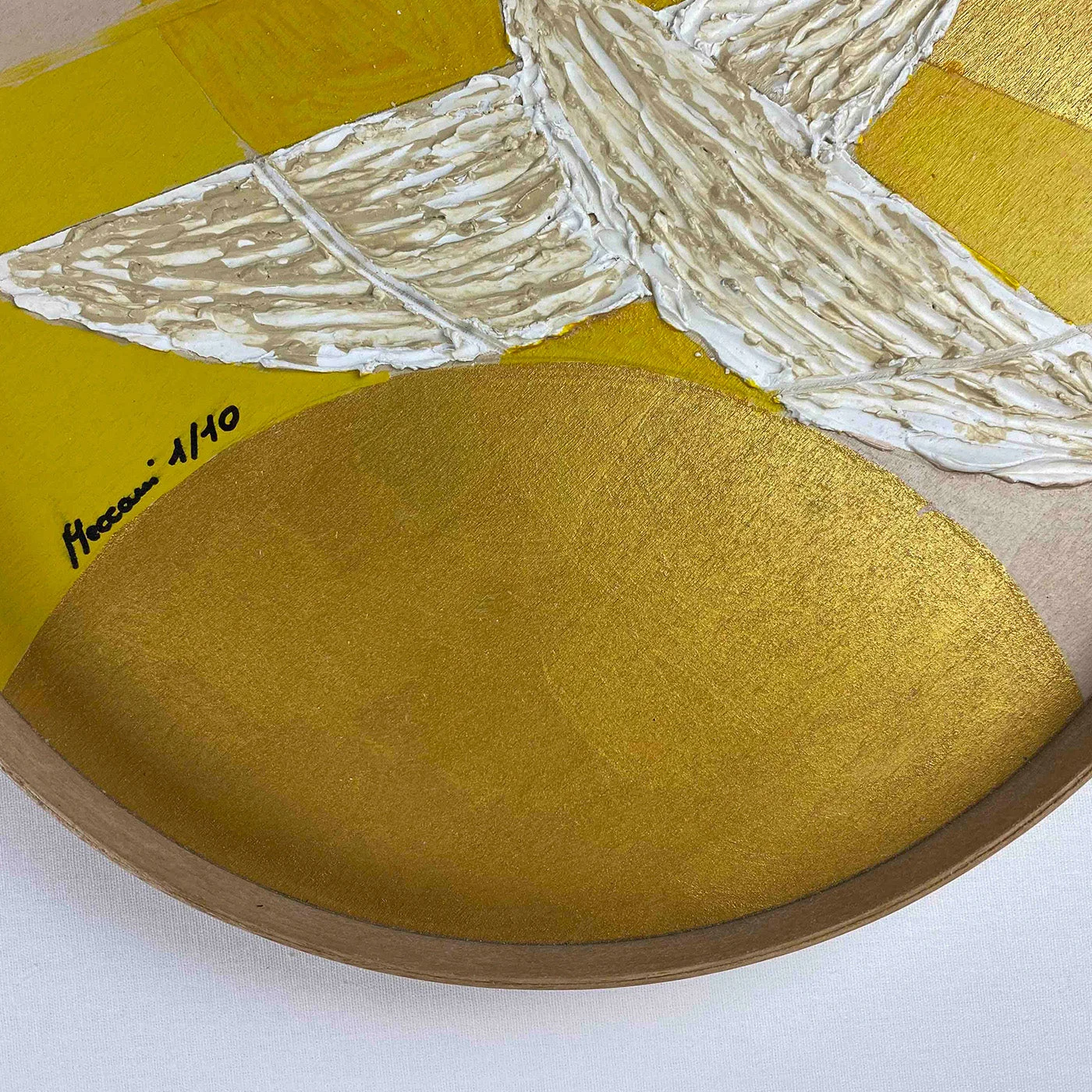 T3 Round Golden Tray by Meccani Studio