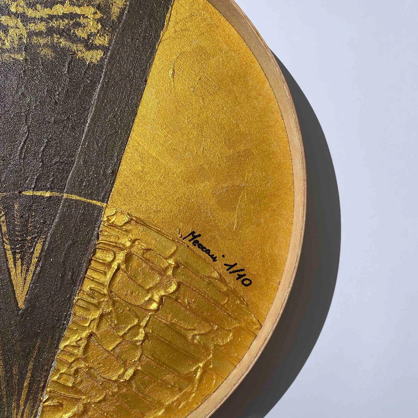 T6 Round Golden Tray by Meccani Studio