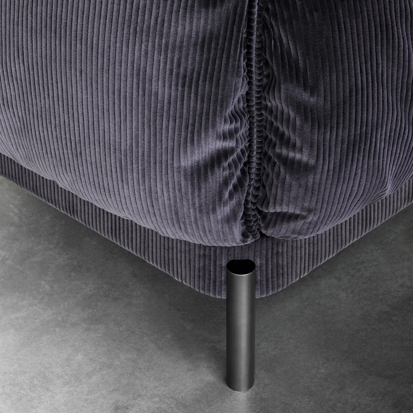 Tarantino Purple Lounge Chair