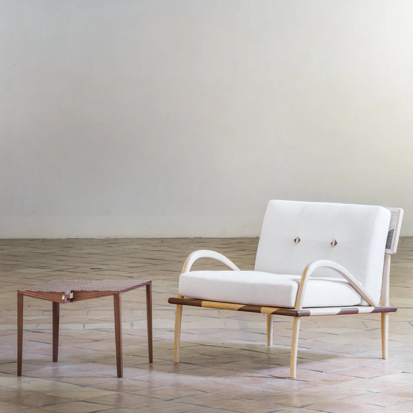 Trame Parallele Table Inspired of Dynamism of Plotlines