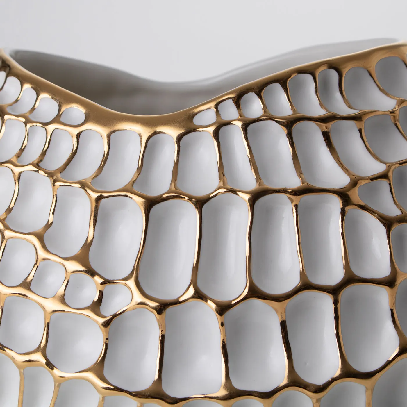 Verona Gold And White Sporos Vase