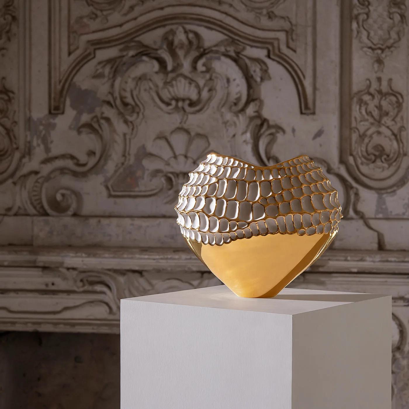 Verona Gold And White Sporos Vase