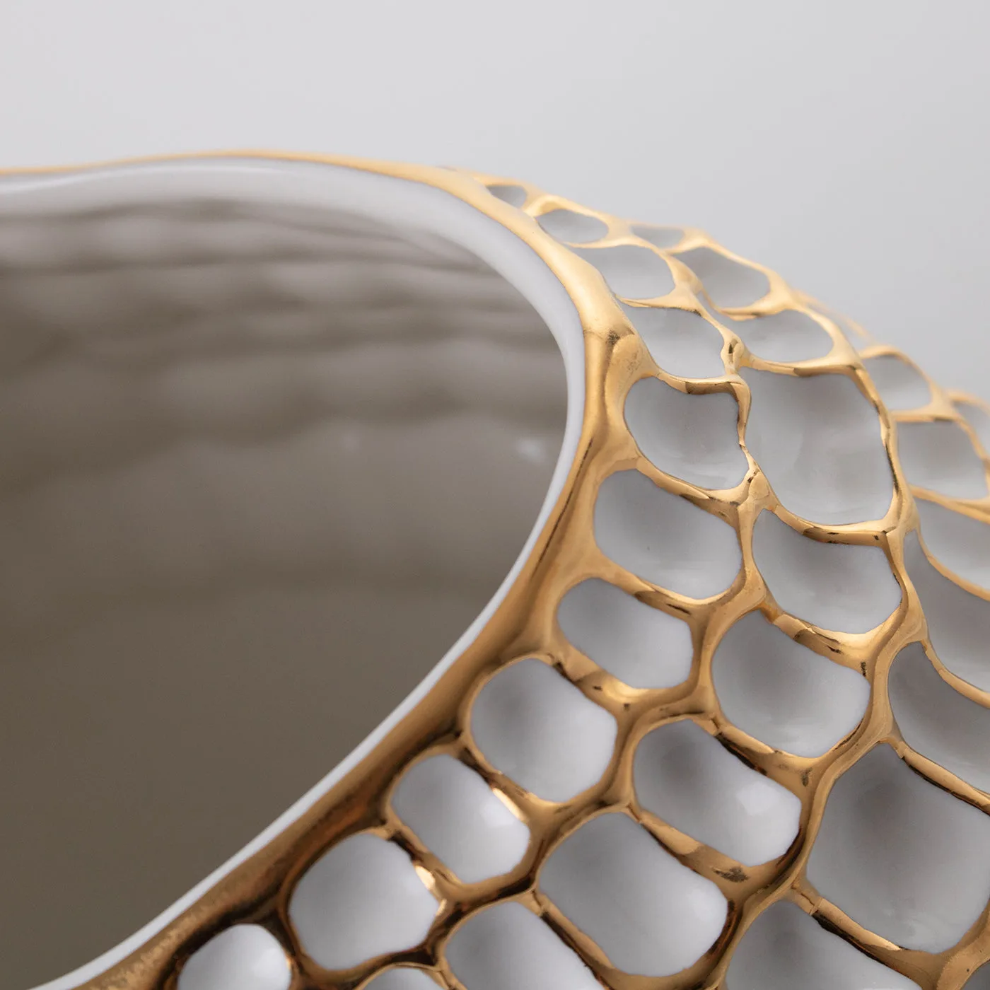 Verona White And Gold Sporos Vase