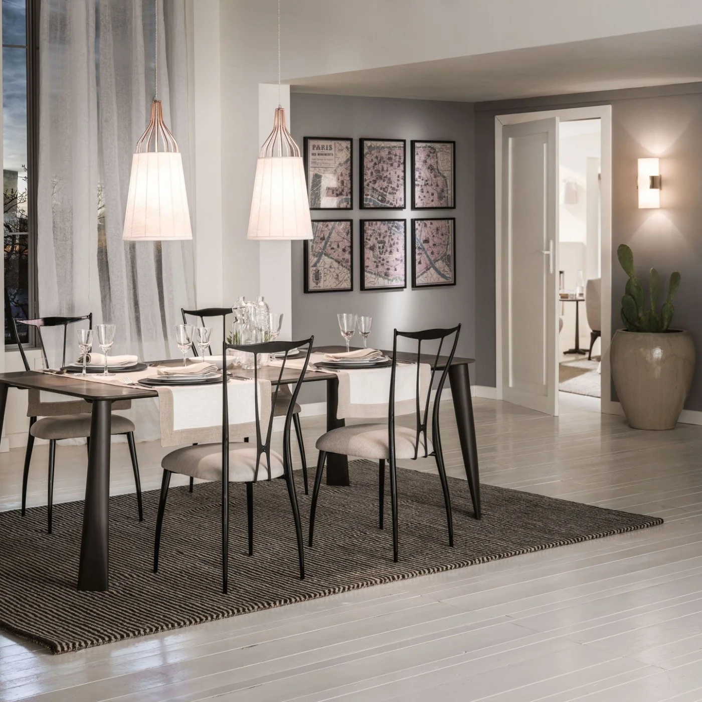 Vilma Iron Chair With Integrated Cushion