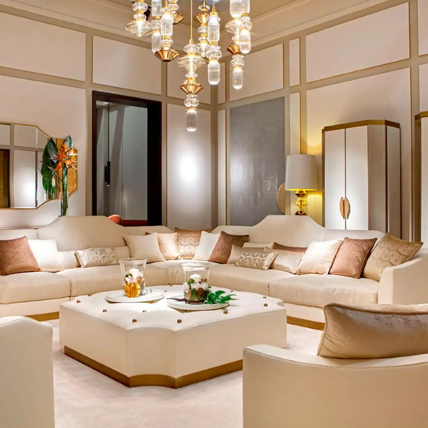 White Borgia Low Pouf