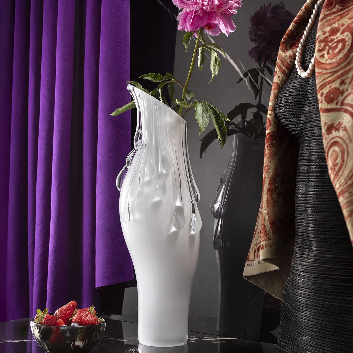 Elegant Glass Vases to Decorate Your Home