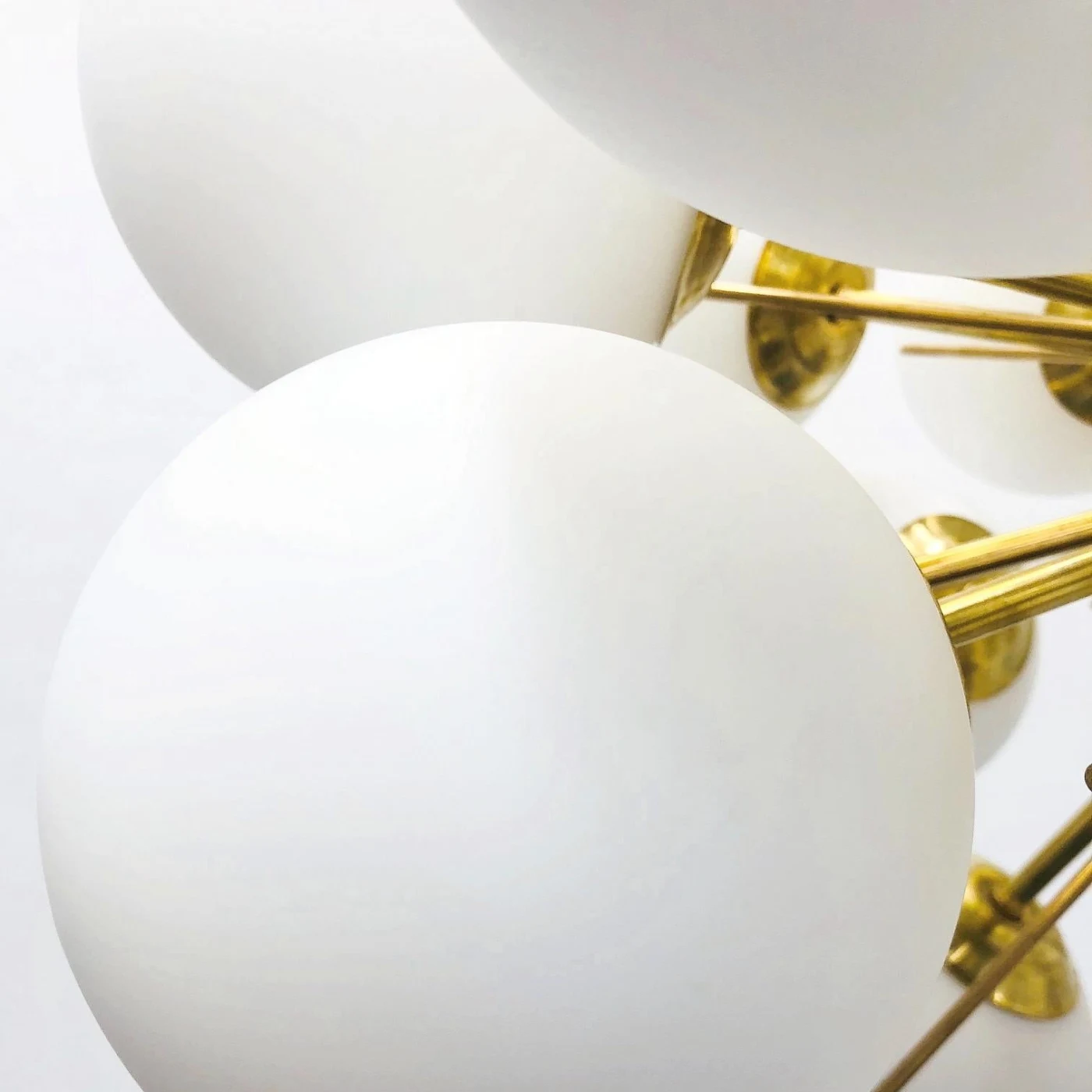 White Ventiquattro Sputnik Chandelier