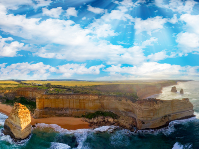 Panoramisk luftfoto af tolv apostles kystlinje ved solnedgang, Great Ocean Road, Victoria, Australien