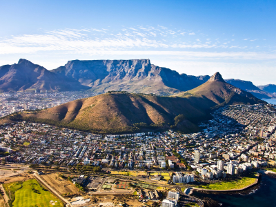 Vy över berg och hus i Kapstaden, Sydafrika