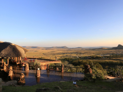 Utsikt över Battlefields i KwaZulu Natal från Isandlwana Lodge, Sydafrika