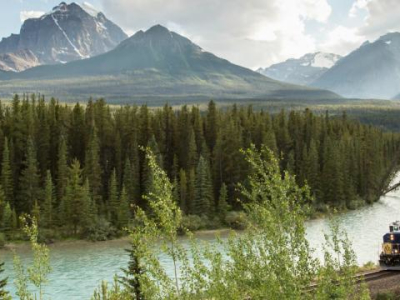 rocky mountaineer udefra bjergene