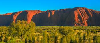 panorama af enorme Ayers Rock monolit fra Talinguru Nyakunytjaku solopgang udsigt område i Uluru-Kata Tjuta National Park, Australien, Northern Territory