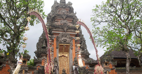 Gammalt tempel på bali
