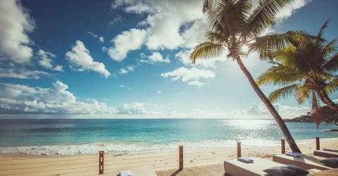 MyPlanet resor - Mahe - Carana Beach Hotel-Deck _ sunloungers.jpg