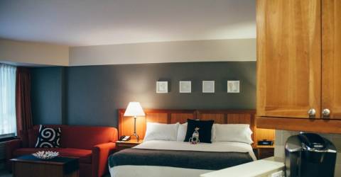 Executive-Pool-View-Room-Summit-Lodge-Boutique-Hotel