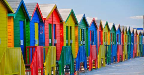 Färgglada hus på rad i området Bo Kaap i Kapstaden, Sydafrika