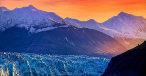 Hubbard Glacier i solnedgång i Alaska, USA