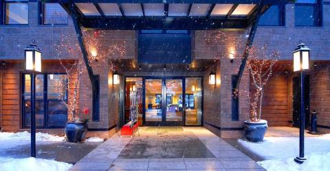 usa - colorado - aspen - limelight - entrance.jpg